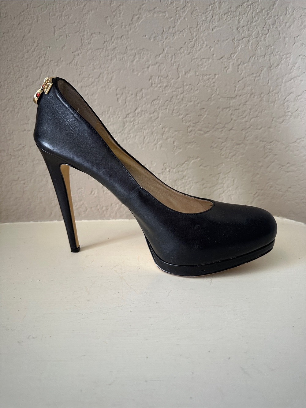 Michael Kors Black Leather Stiletto Pumps with Gold MK on Heel SZ 9.5 - Picture 7 of 10